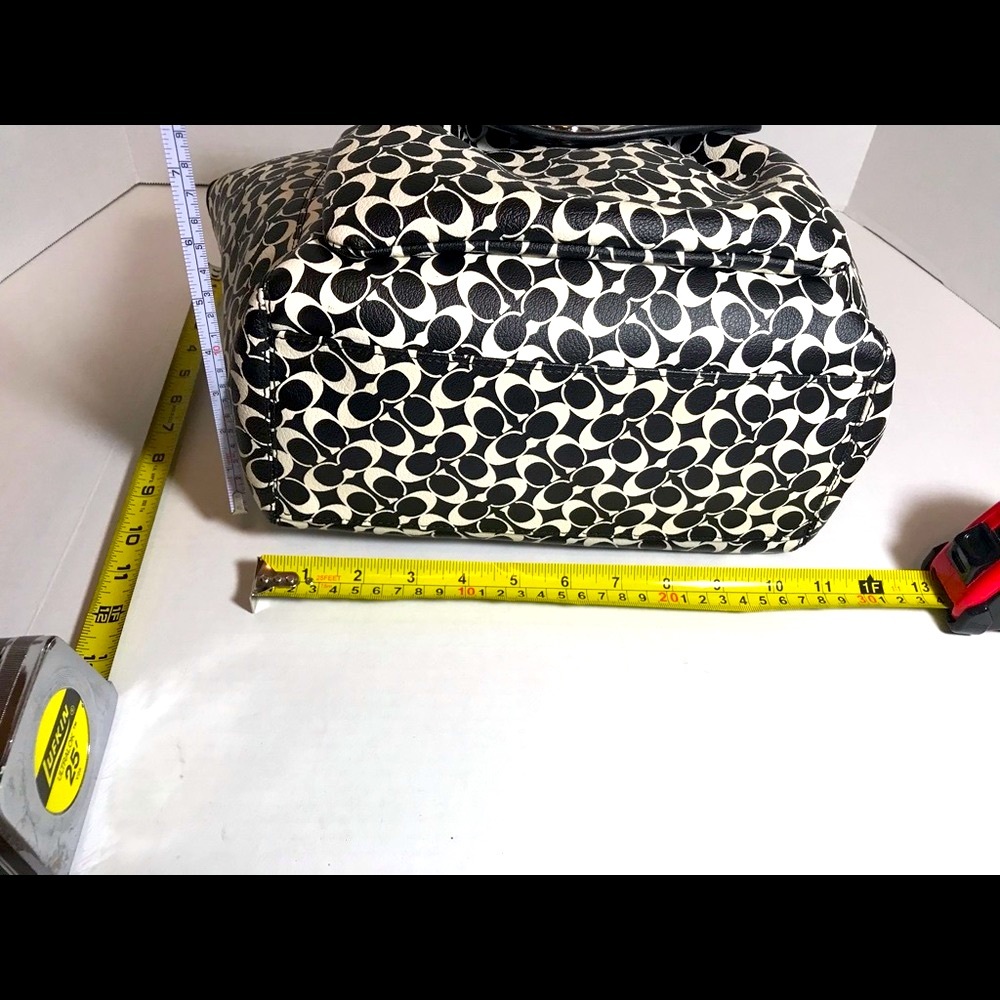 Coach Black and White Logo Tote Looks Brand new! - Picture 4 of 9